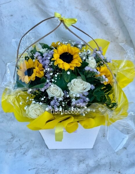 Bouquet flesh girasasoli e rose 