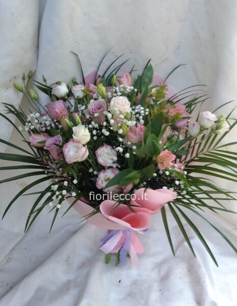 Bouquet di rose e lisianthus