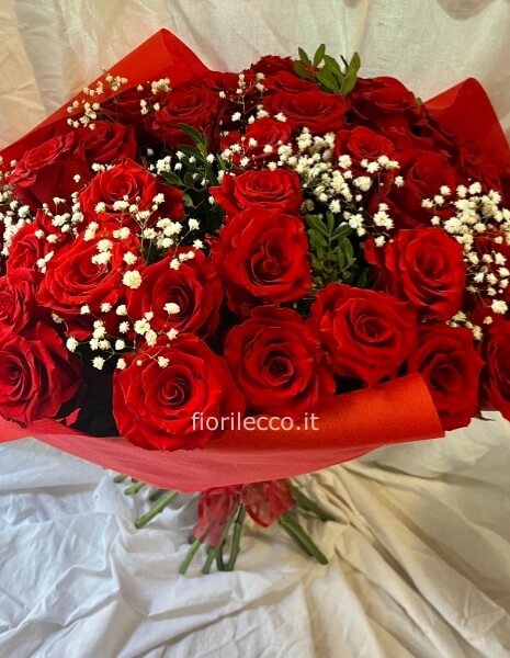 MAZZO CON 50 ROSE EXTRA ROSSE