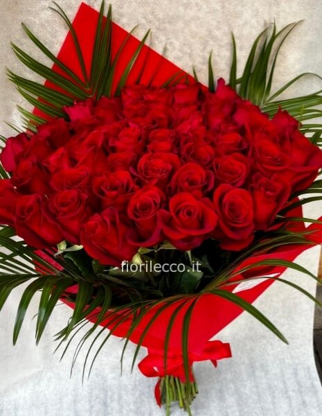 MAZZO CON 50 ROSE ROSSE